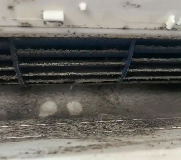 甘孜空调吹的风有股烧焦味是怎么回事